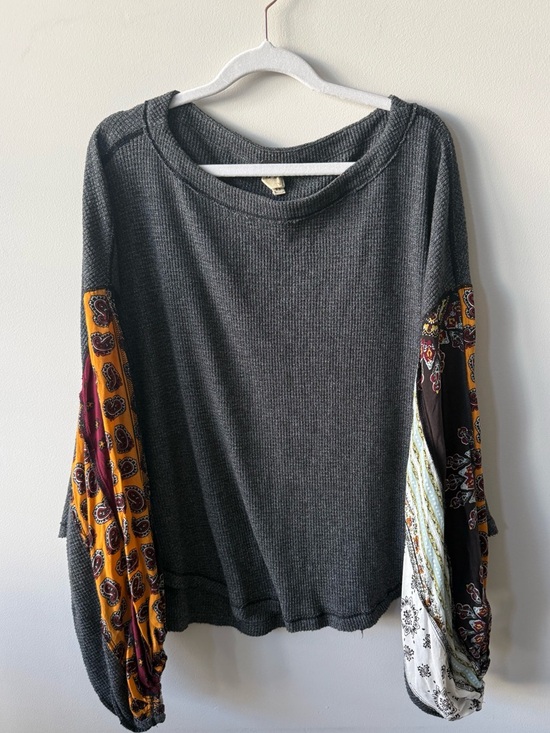We The Free Tops - WE THE FREE Boho Patch-Sleeve Waffle Knit Top in Charcoal